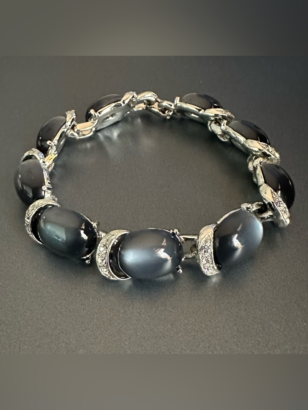 Vintage CORO Dark Gray Moonglow
Cabochon Rhinestone Bracelet Silver
Tone 1950’s